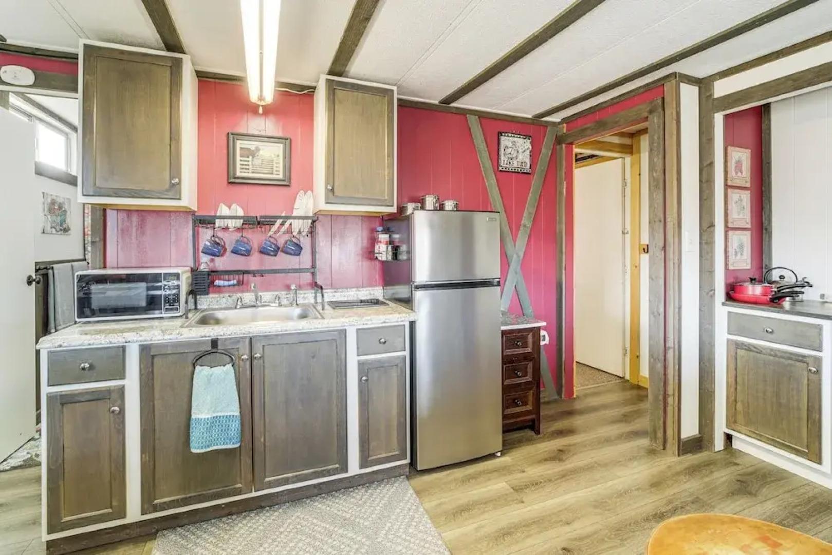 6 Mi to Old Town, Panoramic Views: Cottonwood Gem!