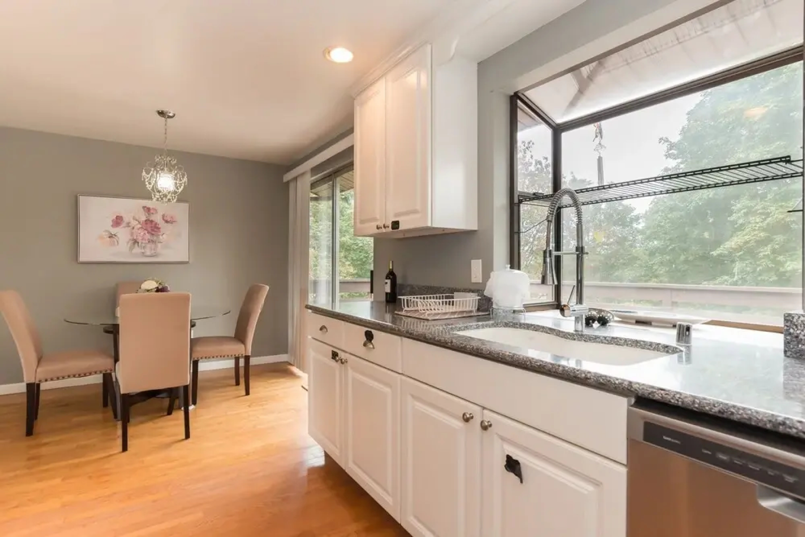 Happy Day Express Lovely 3 Bd Renton Retreat!