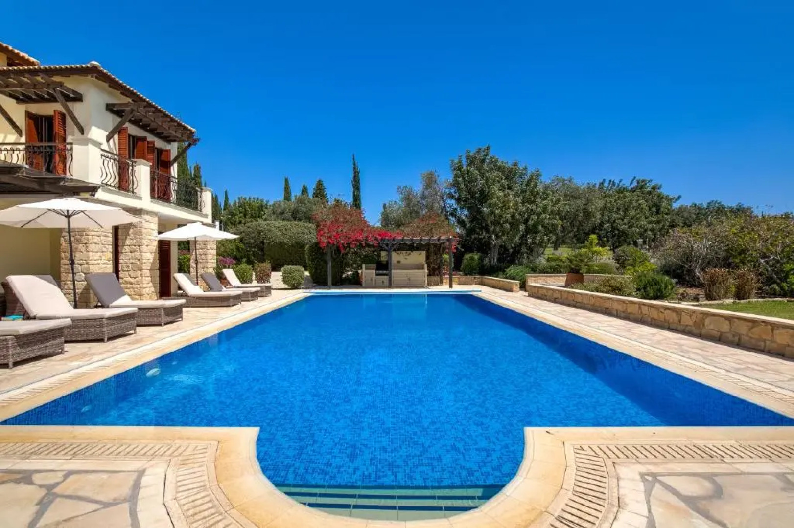 4 bedroom Villa Galinios with large private pool, Aphrodite Hills Resort