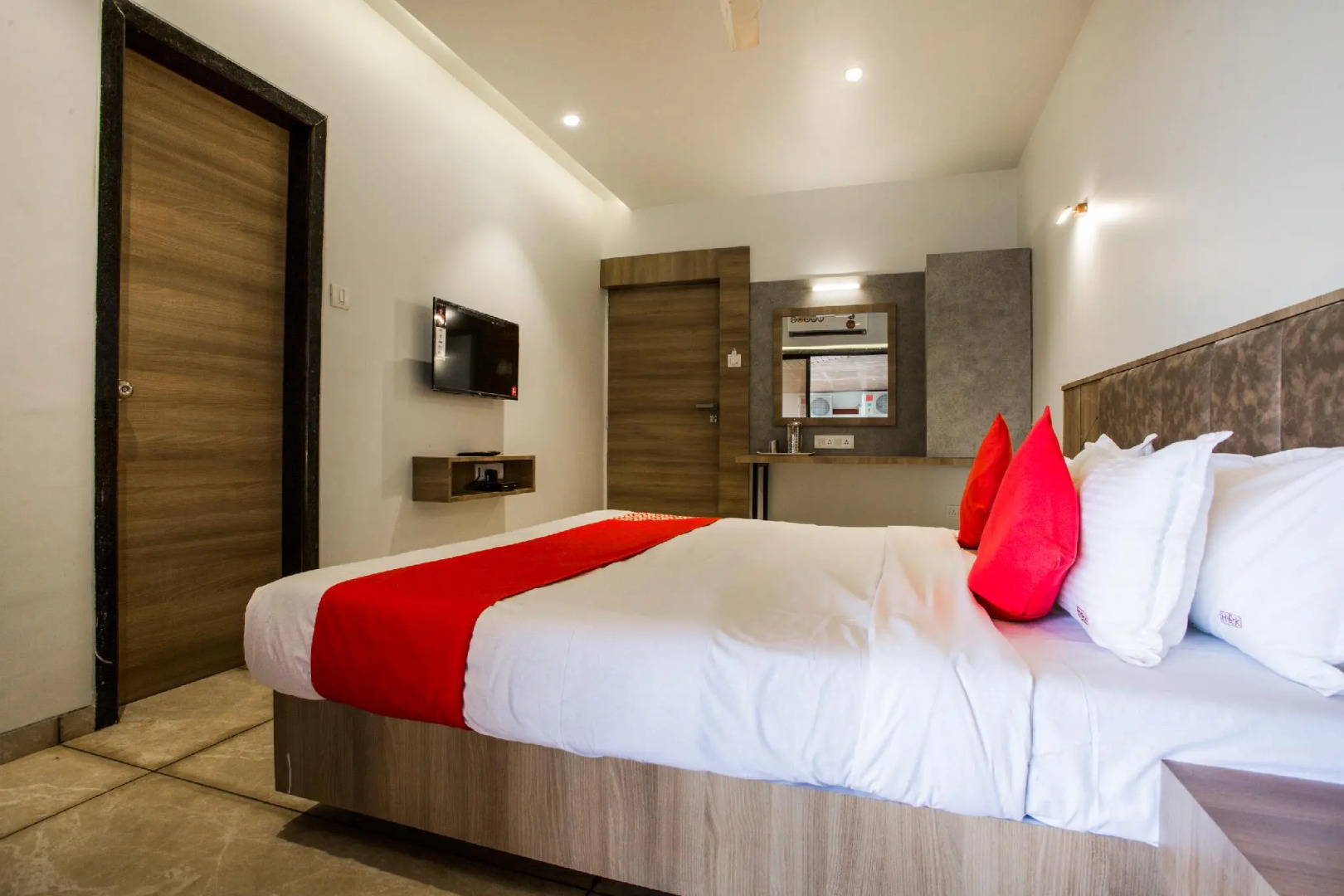 OYO 35932 Hotel Gurukrupa Residency