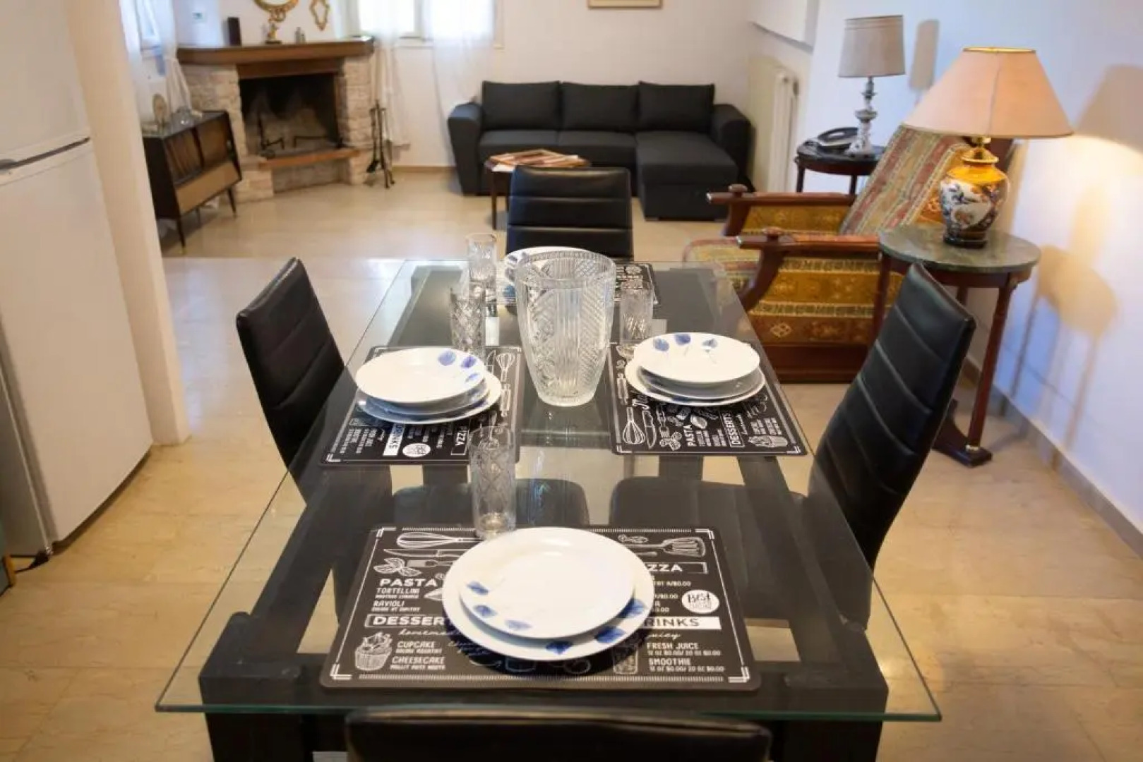 Traditional Apartment part of a Detached Villa on a luxurious Hill of Thessaloniki PANORAMA with a private garden with trees ,also available for Family and other gatherings and Kid's parties - under 13 , for less than 20 people alltogether