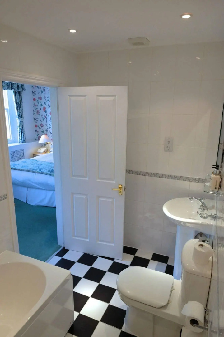 Woodland Manor Hotel