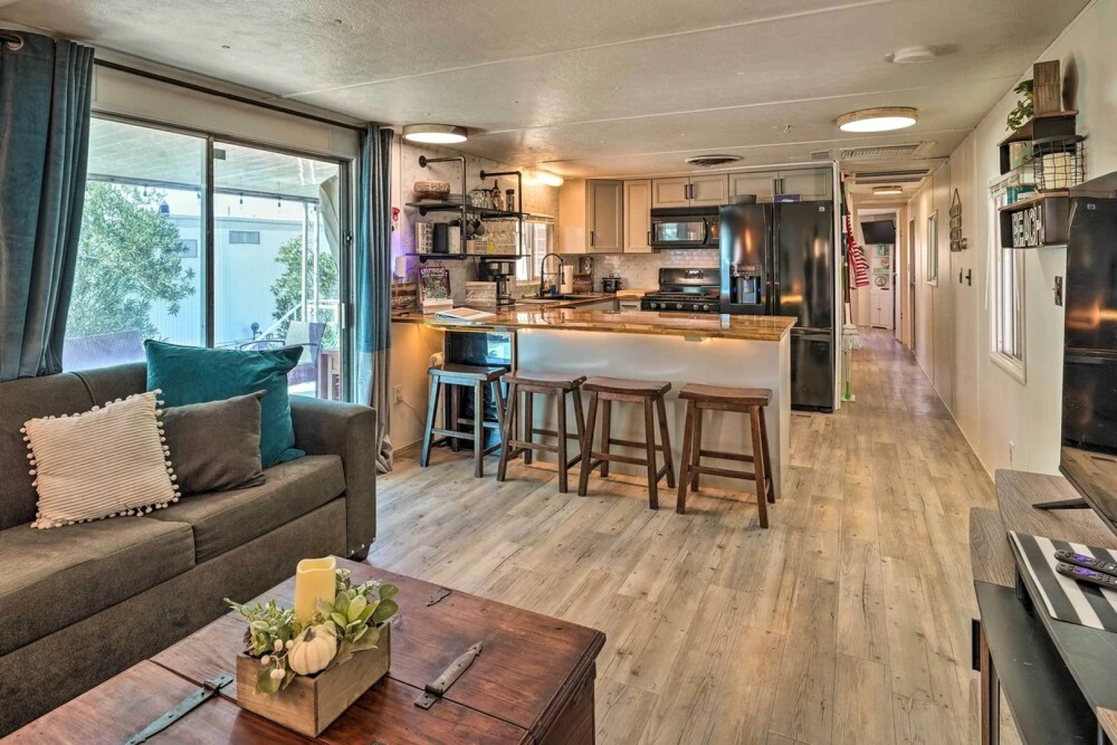< 1 Mi to Lake Havasu: Pet-friendly Home