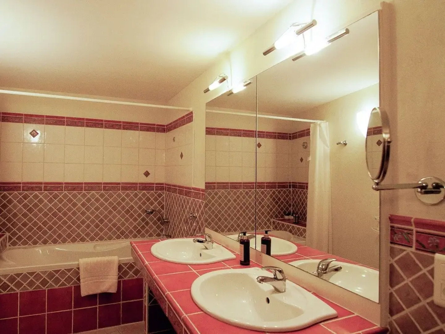 Luxury Apartment With Terrace, Sauna, Tennis, Pool