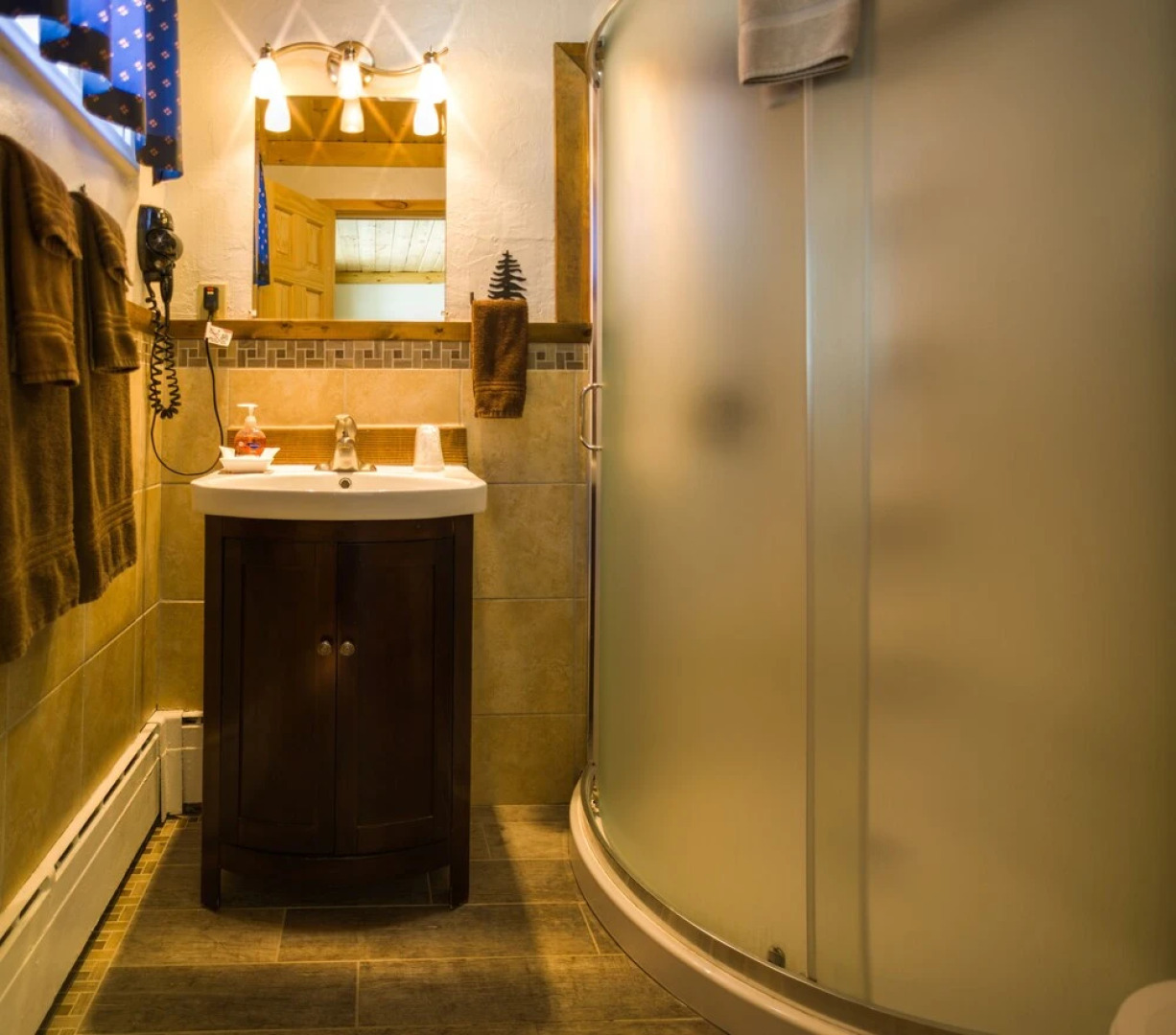 Curriers Lakeview Lodge