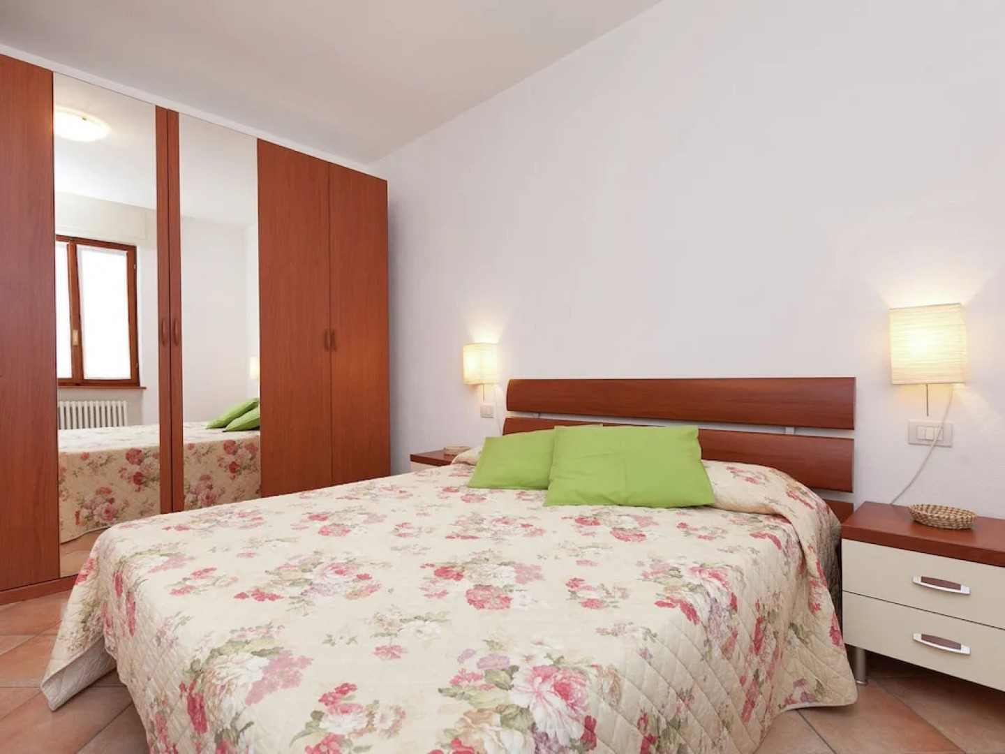 Apartment With Large Terrace and a Magnificent Lake View