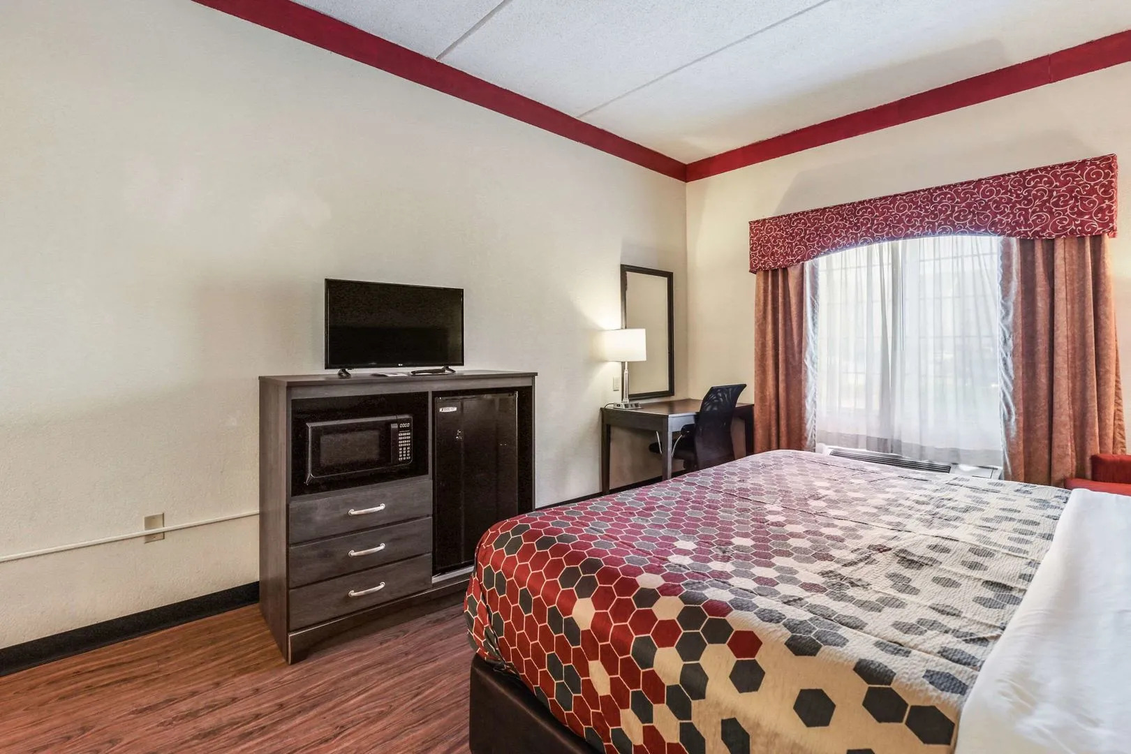 Econo Lodge Inn and Suites