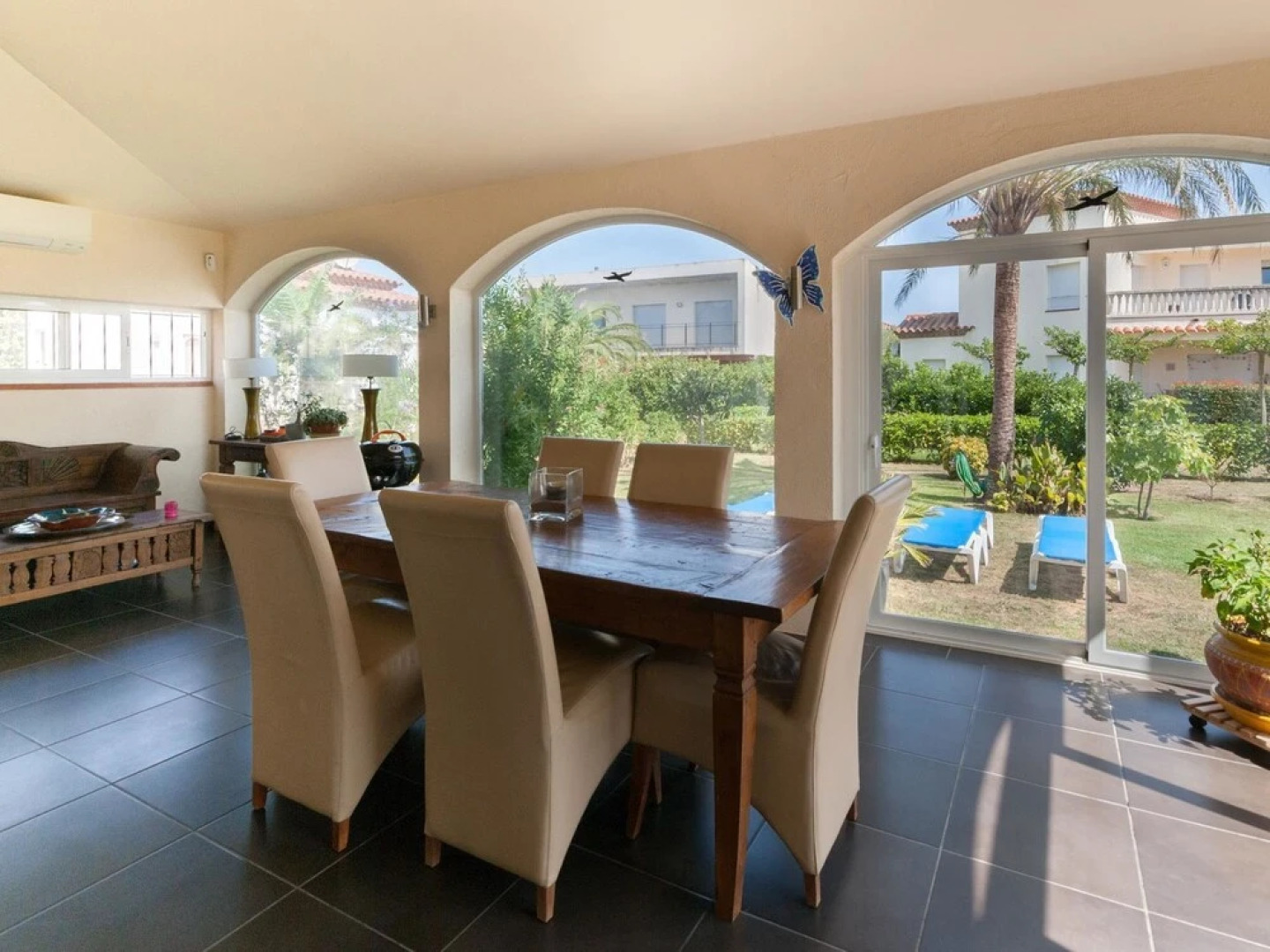 Fantastic Villa for 6 People With Communal Pool in Vilacolum