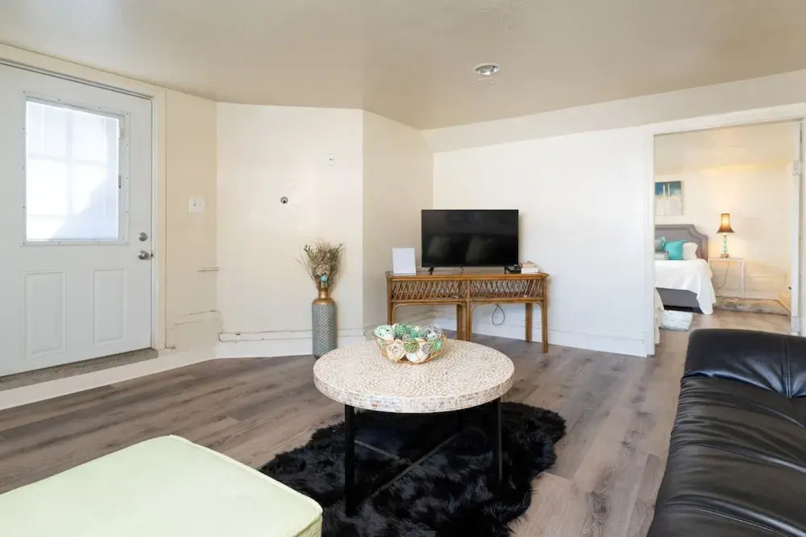 Bright & Spacious One Bedroom Apartment