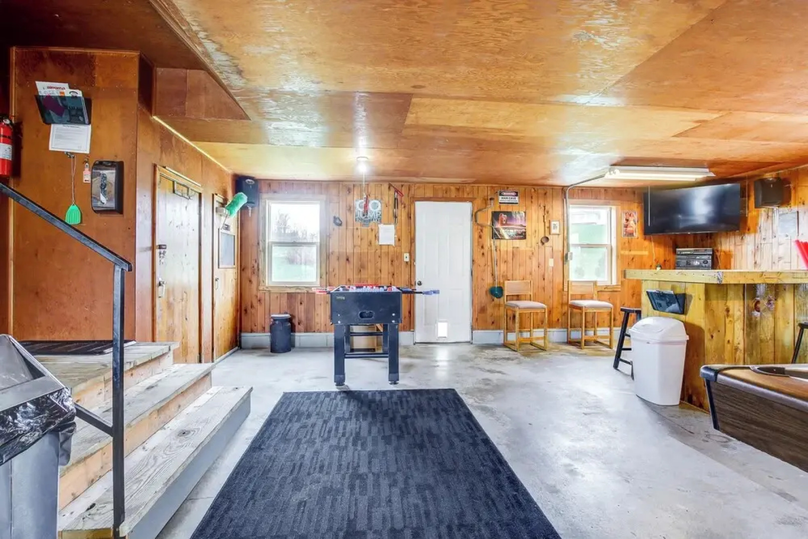 Algoma Retreat: Near Beach, Game Room, Yard