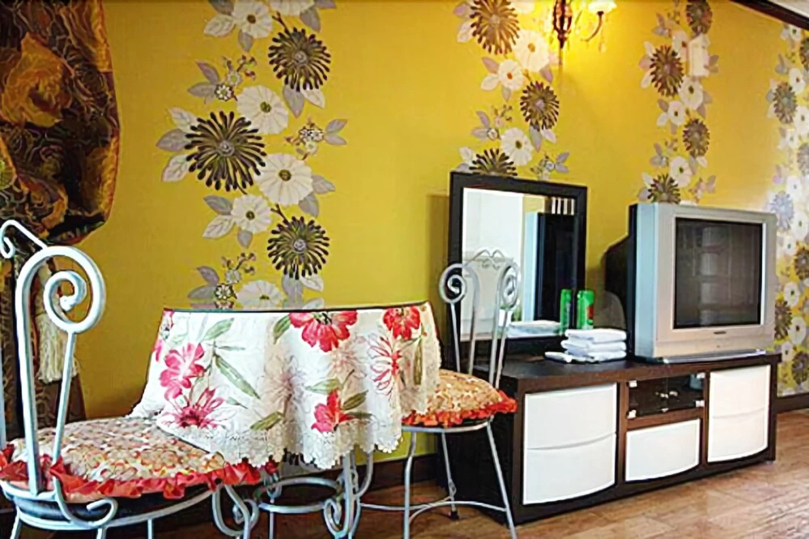 Taean Log House Pension