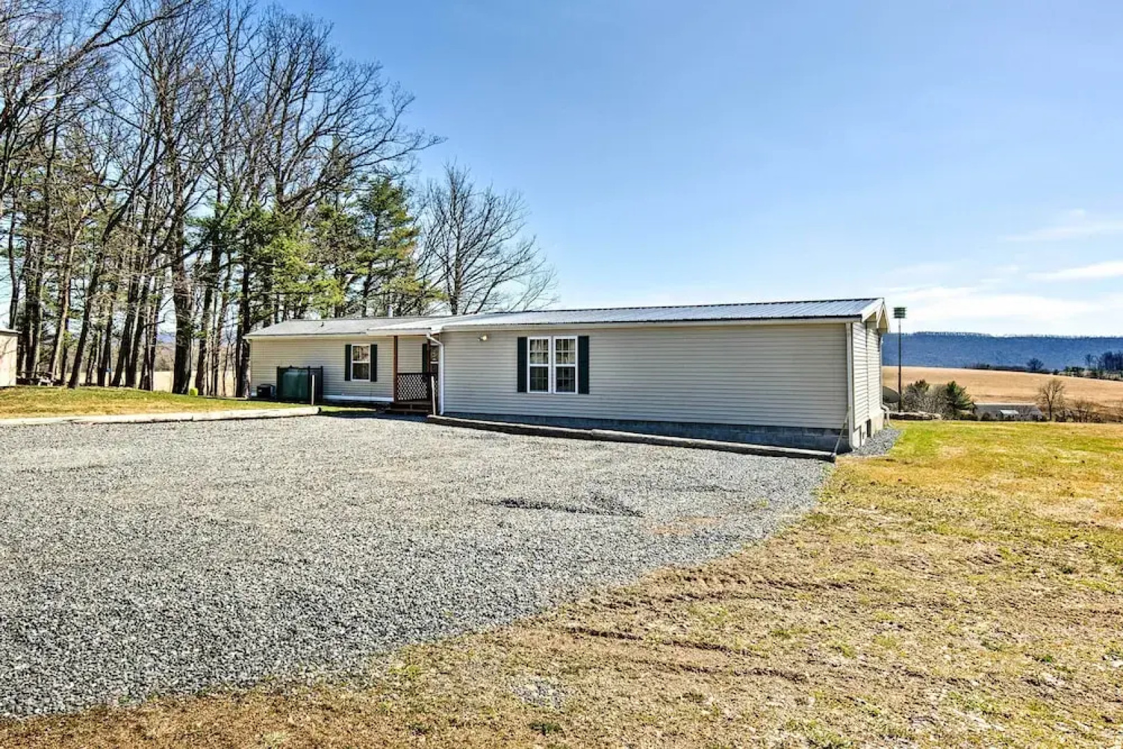 180-acre Farm: 'the Lodge' in Klingerstown!