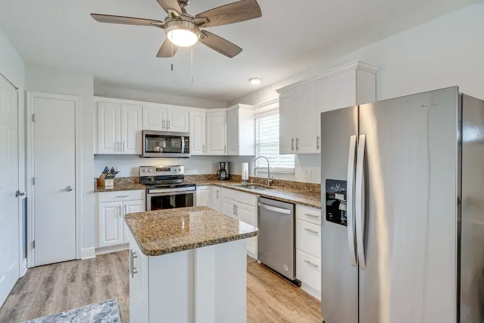 Stylish Bokeelia Home: Deck & Outdoor Dining Area!