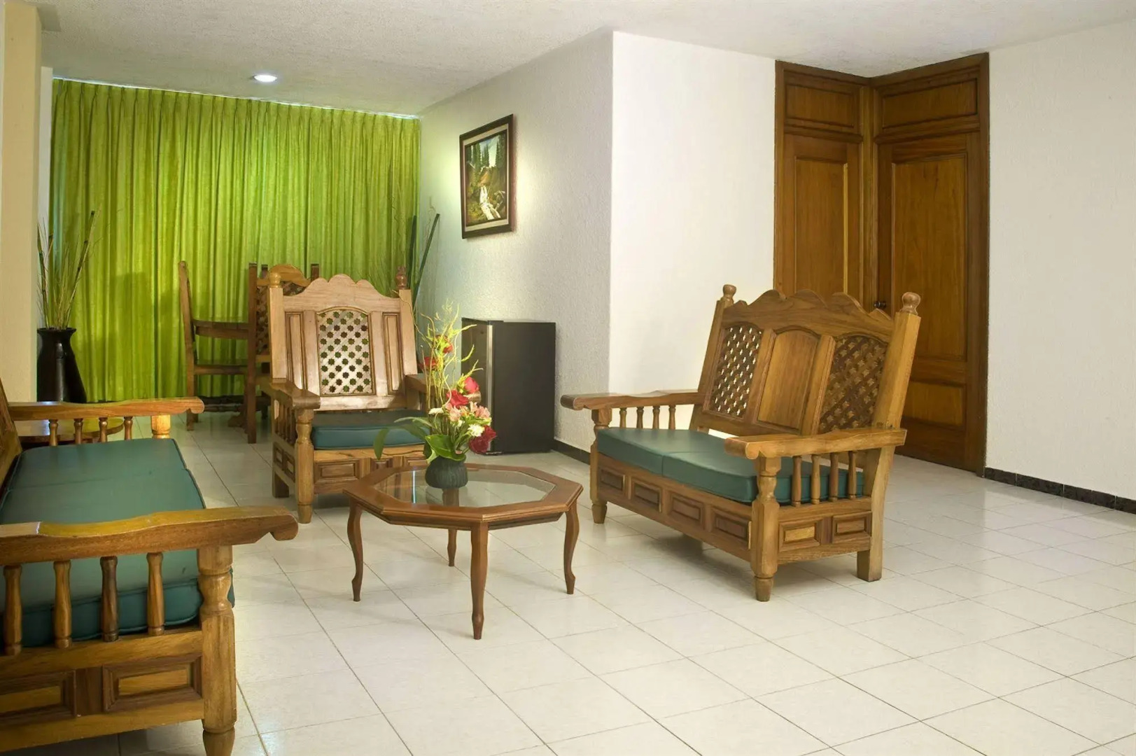 Estanza Hotel & Suites