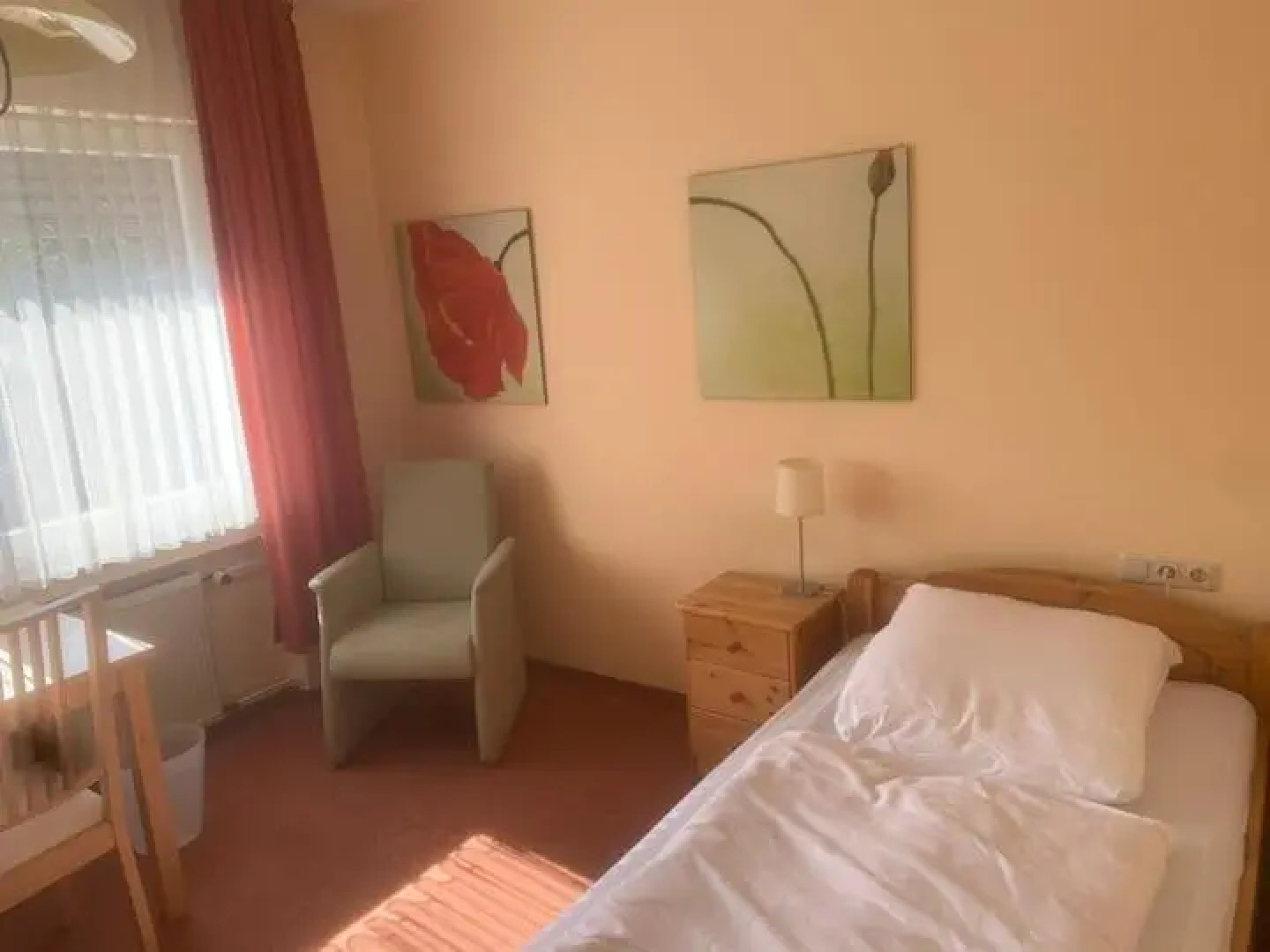 1 Bett Zimmer in ehemaligem Hotel für kurz oder lang (Z2)
