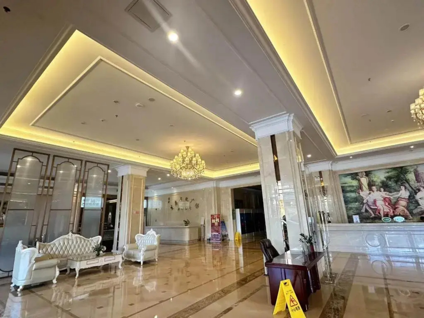 Vienna International Hotel (Haikou Old Town High-speed Railway Station)