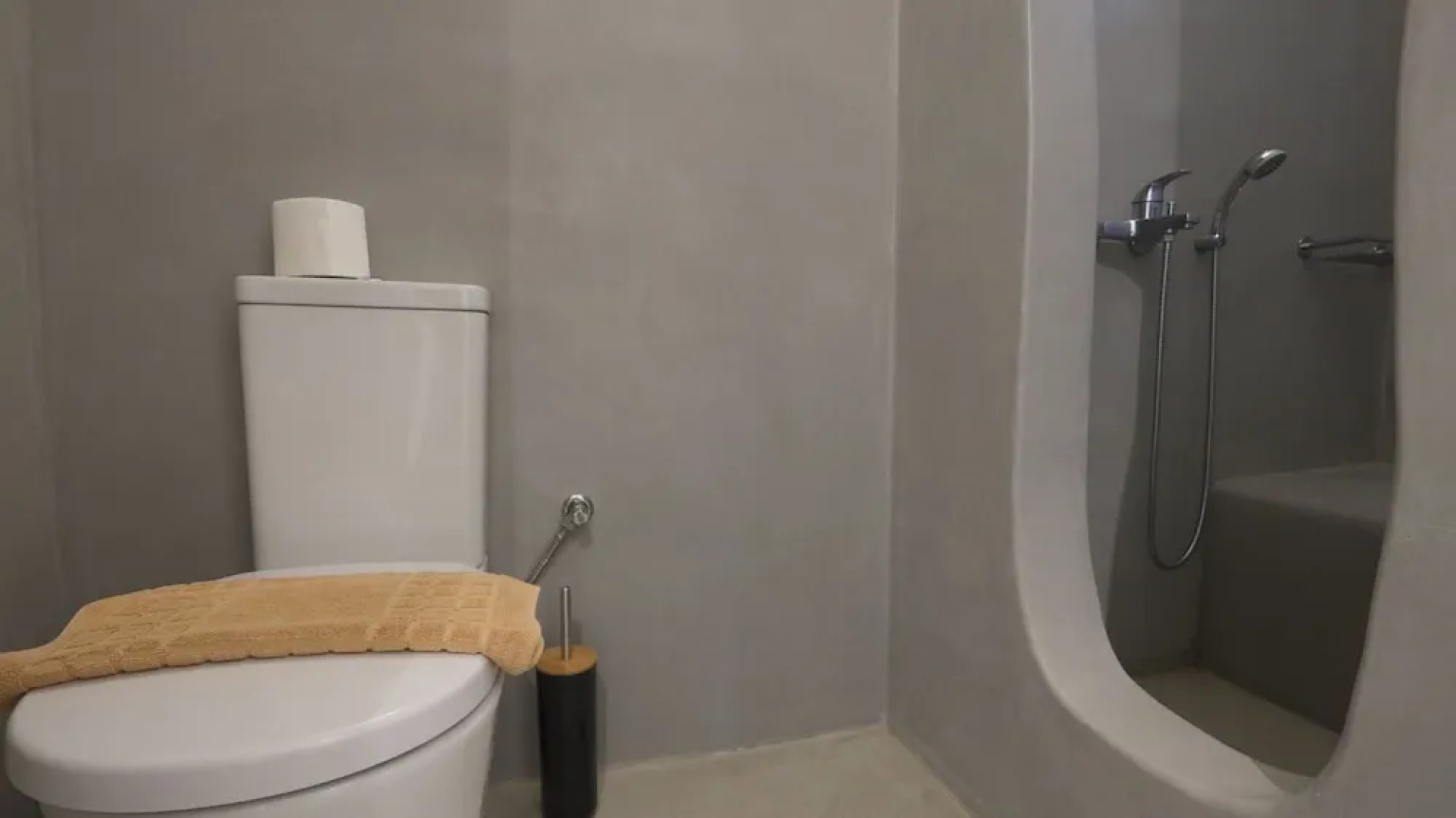 Luxury Villas  by Live&Travel