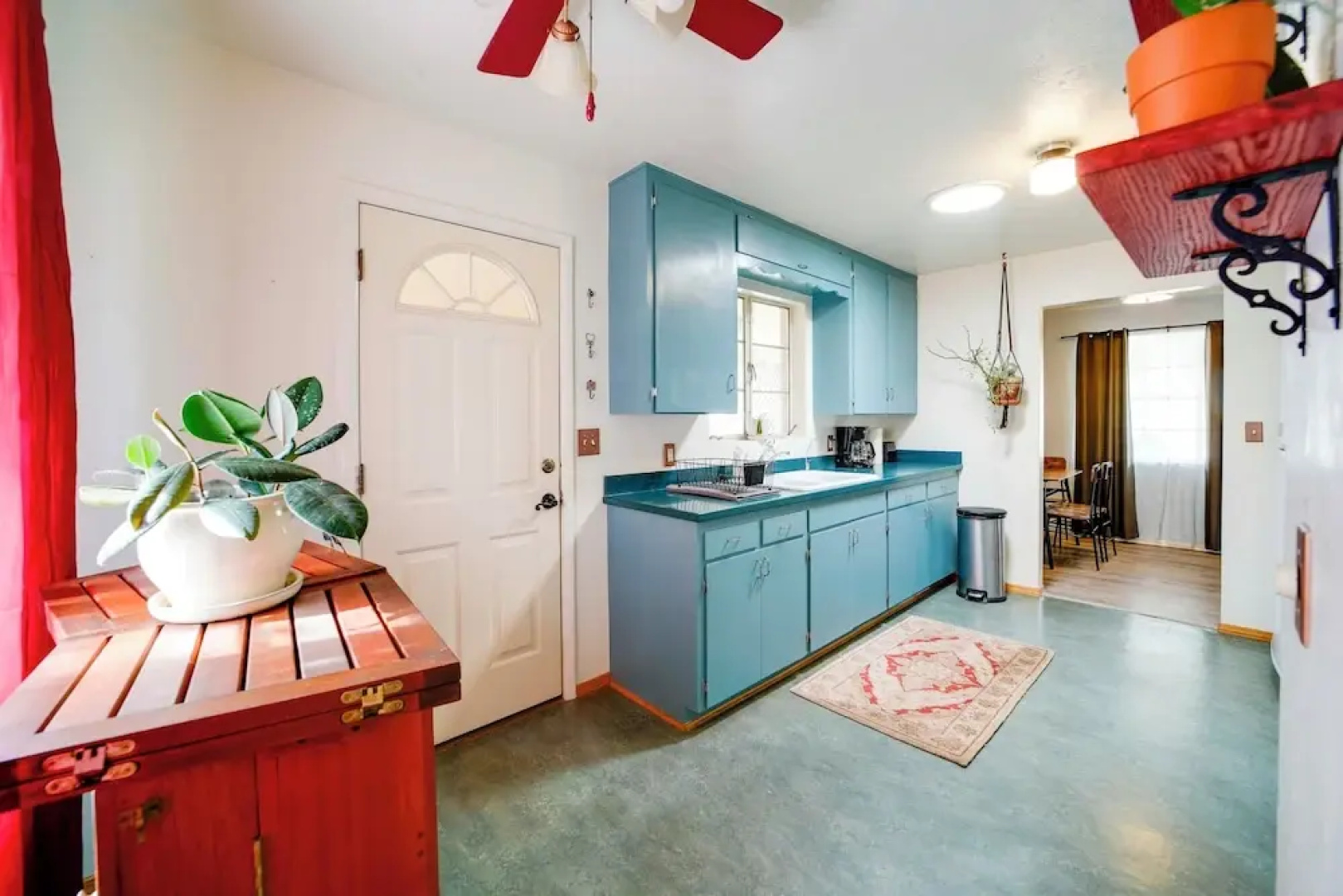 Pet-friendly Cottonwood Home w/ Mountain View!