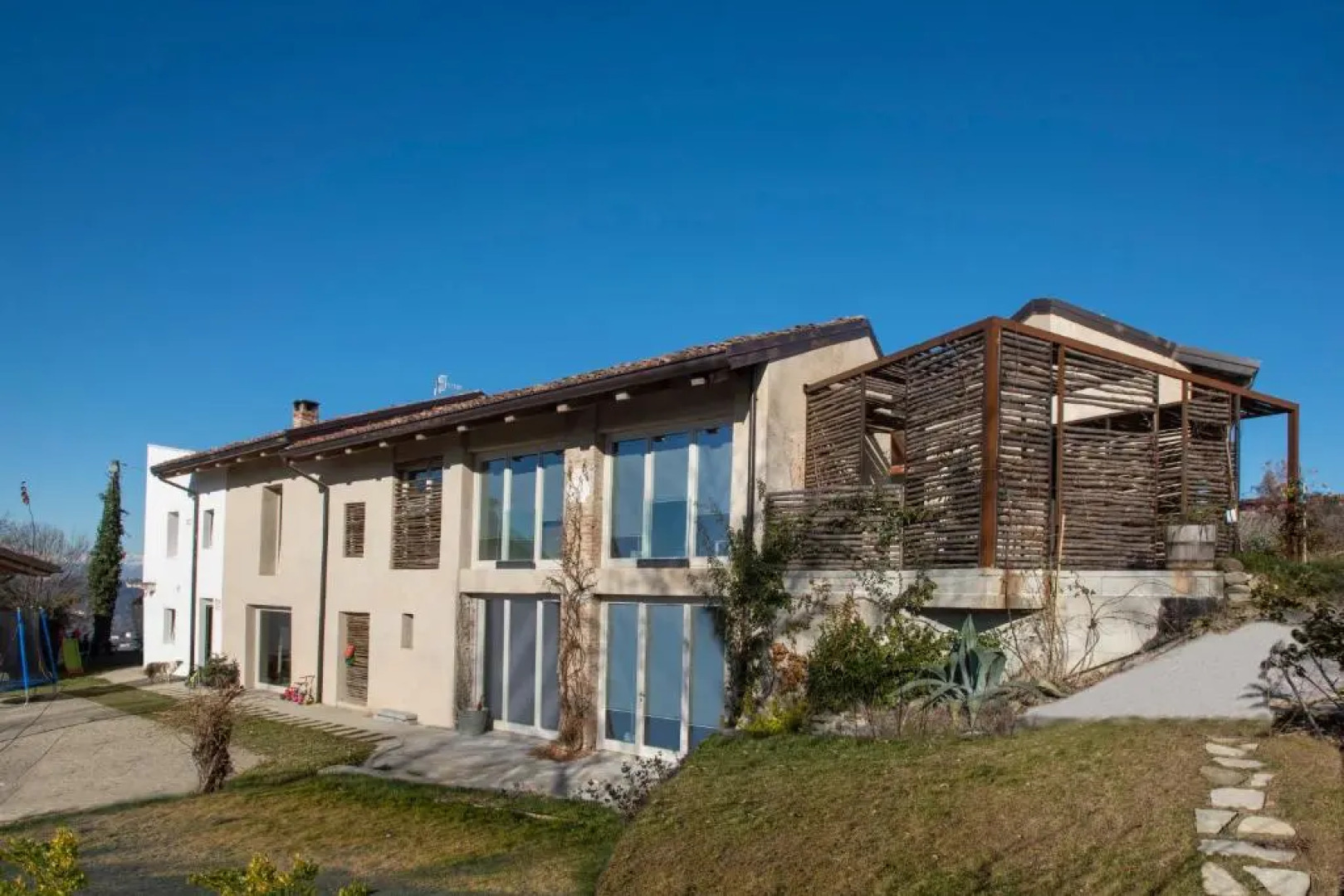 ROSTAGNI 1834 apt in villa with pool in the Barolo region