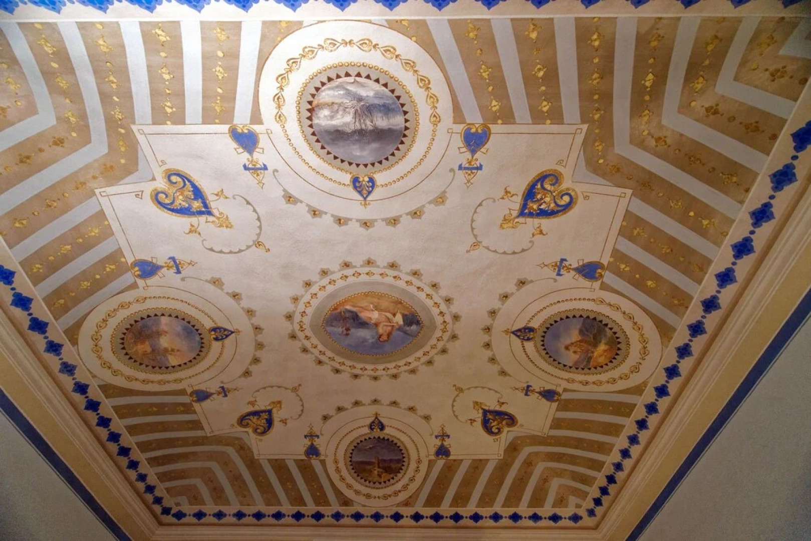 Historic House With Garden in Front of the Grotta Giusti Thermal Pool Near Lucca