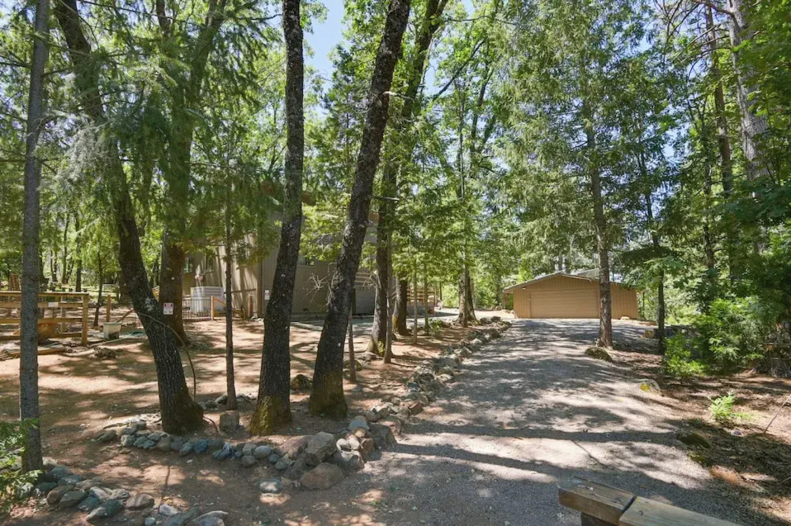 Welcoming Cole Ridge Chalet in Kelseyville!