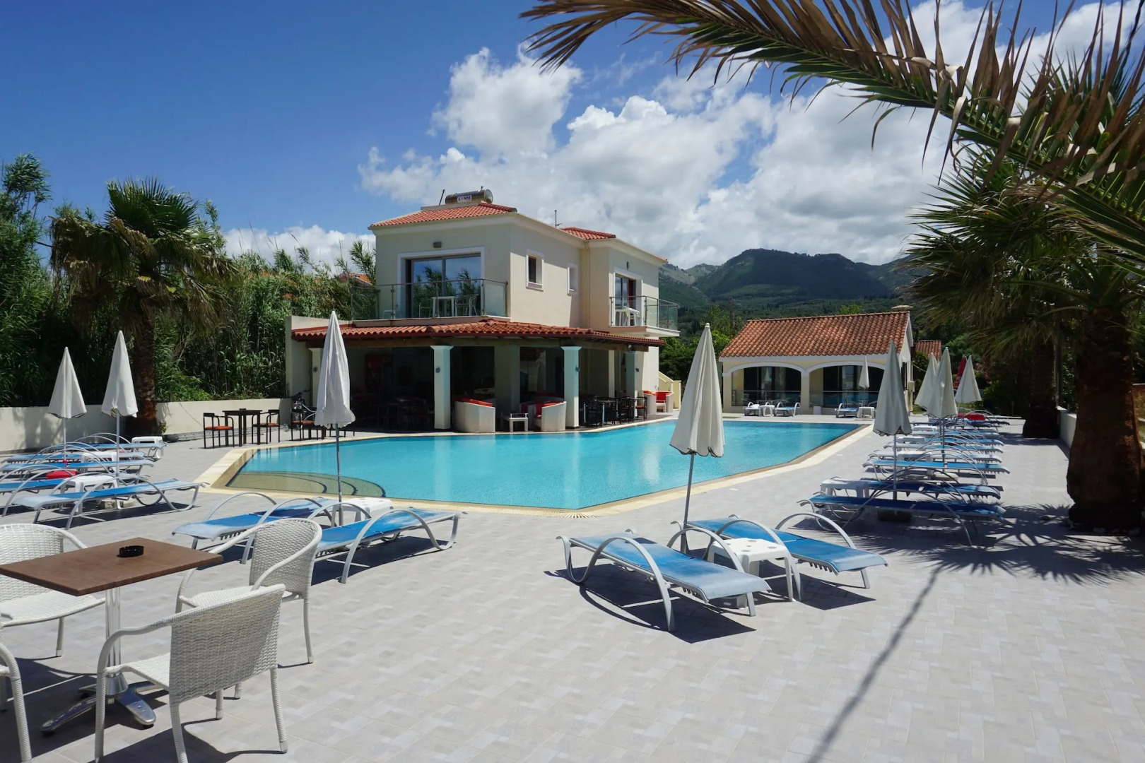 SunRose Beach Aparthotel