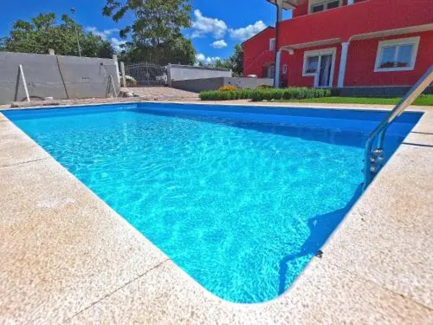 Apartment with pool 1138