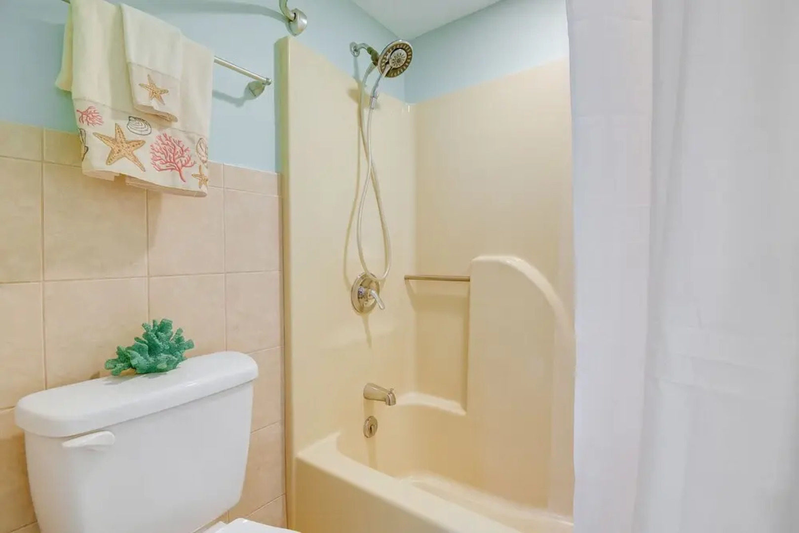 Balcony, Pool & Hot Tub: Little River Condo!