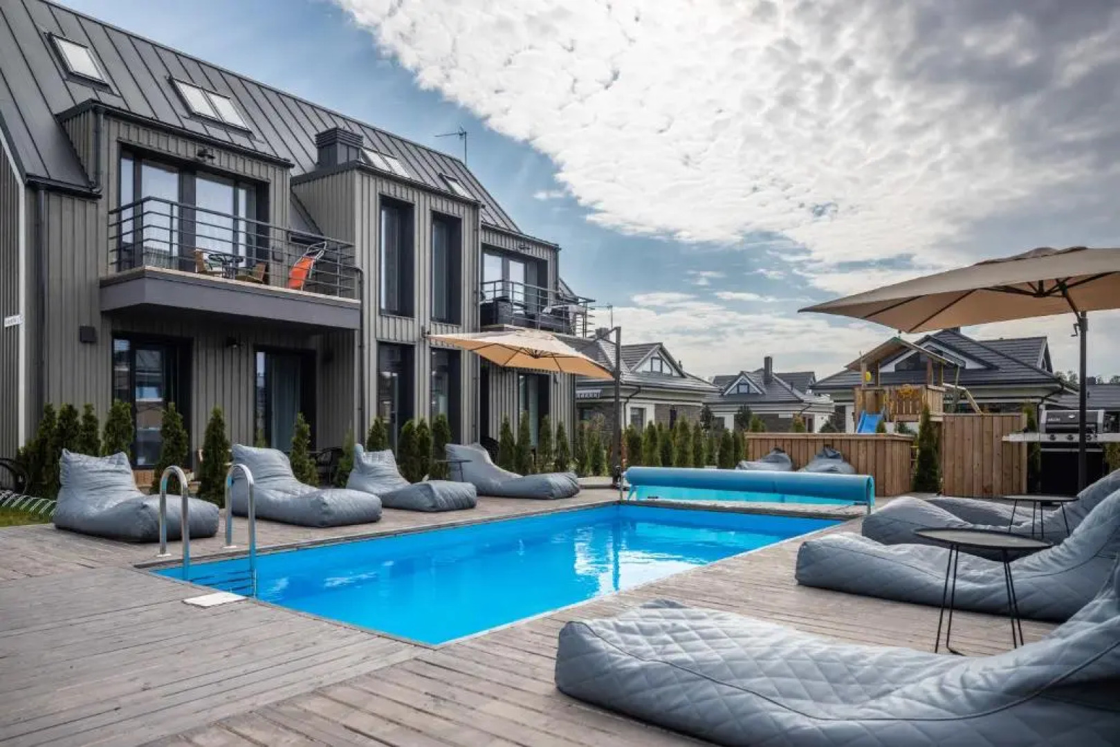 Green Shine Apartment, By Cohost