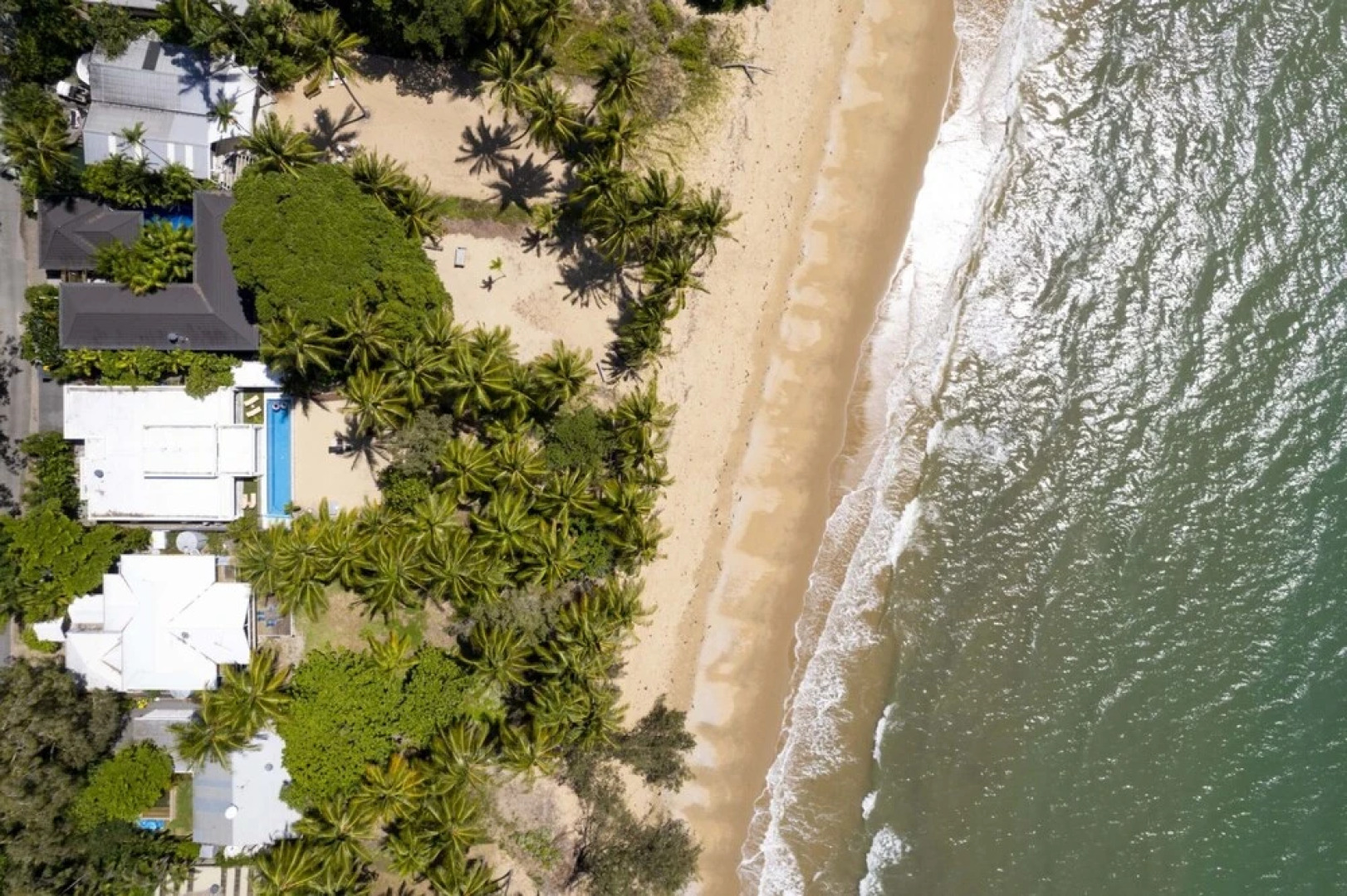 Tenterfield Beachfront Luxury 4 Bedroom Holiday Home