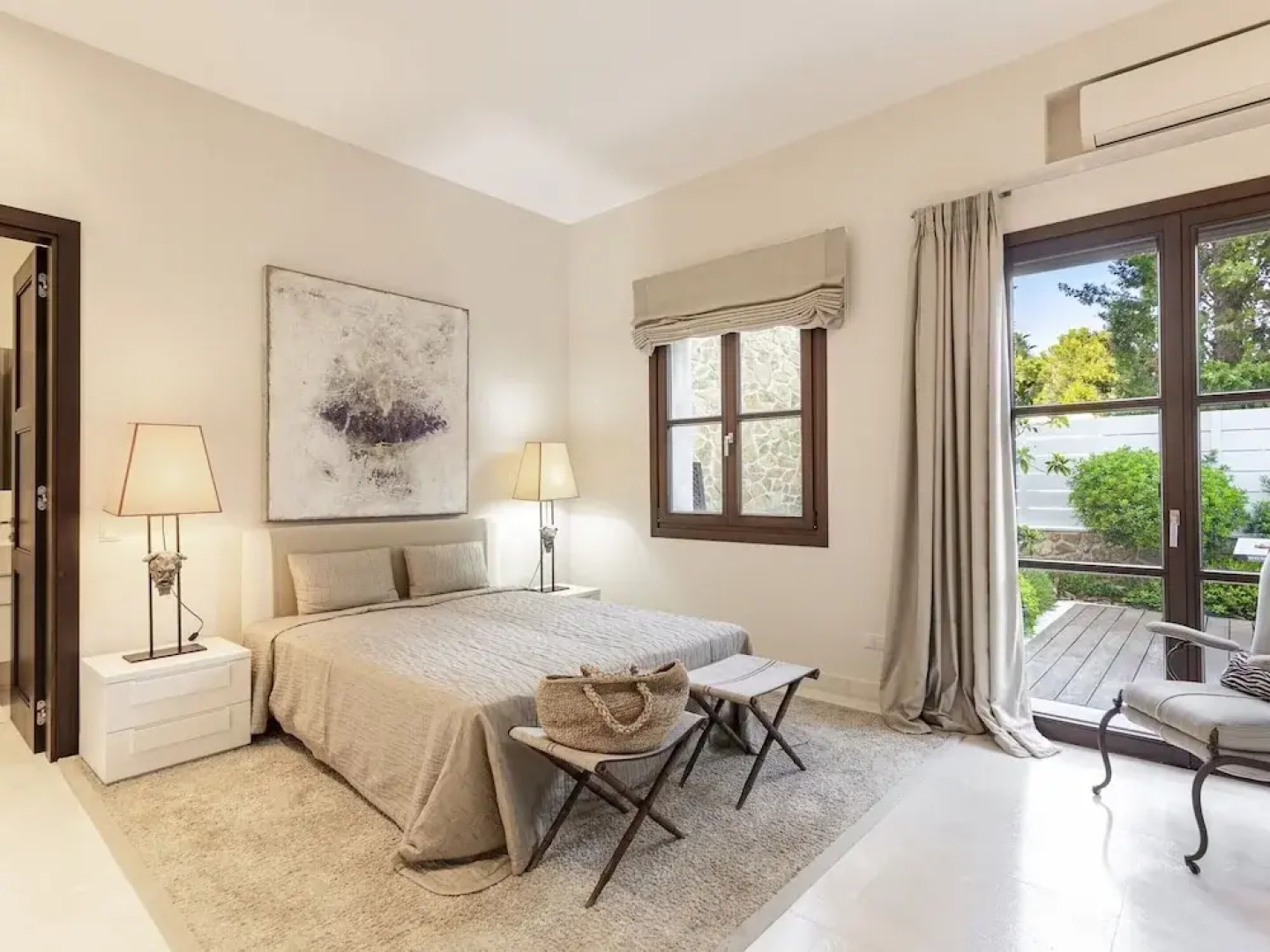 Majestic Villa With Harbour Views