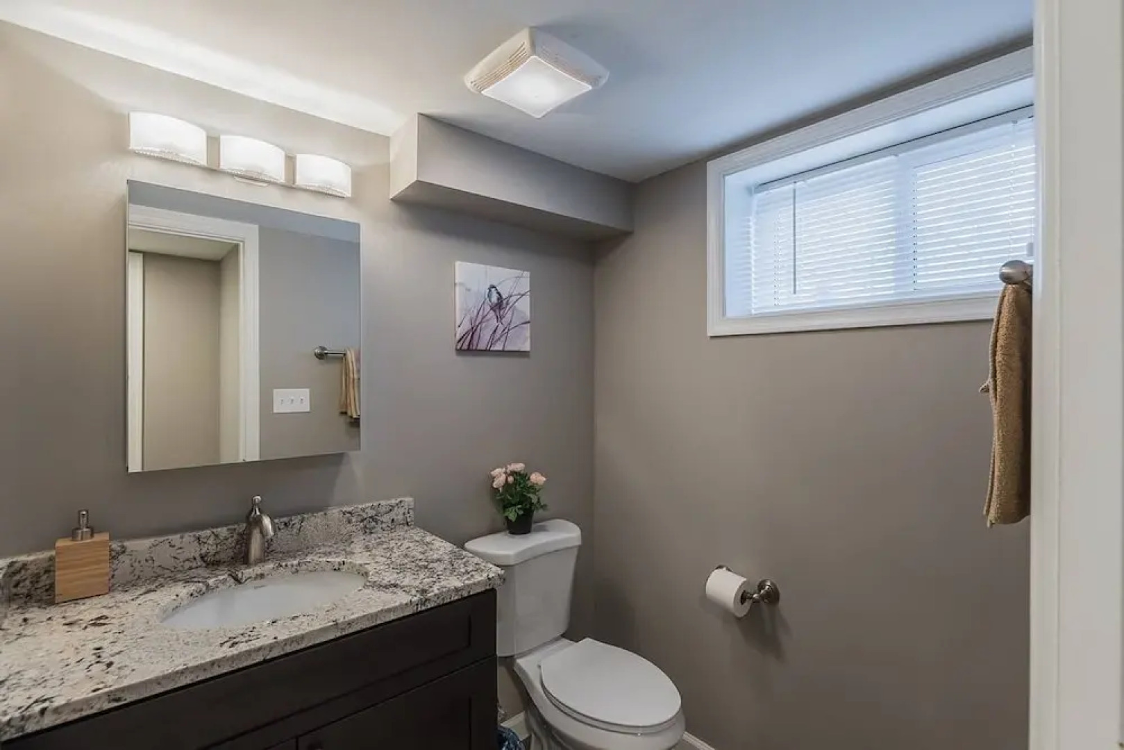 Beautiful 3br/2ba House with cozy backyard by CozySuites