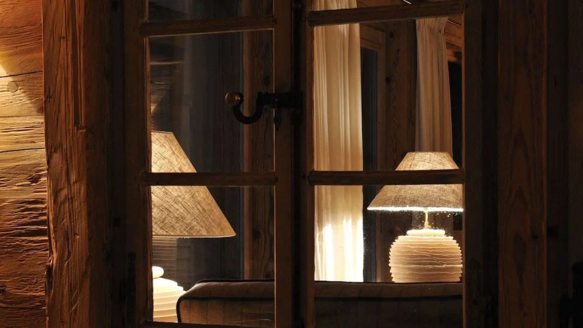 Hotel des Alpes by Bruno Kernen