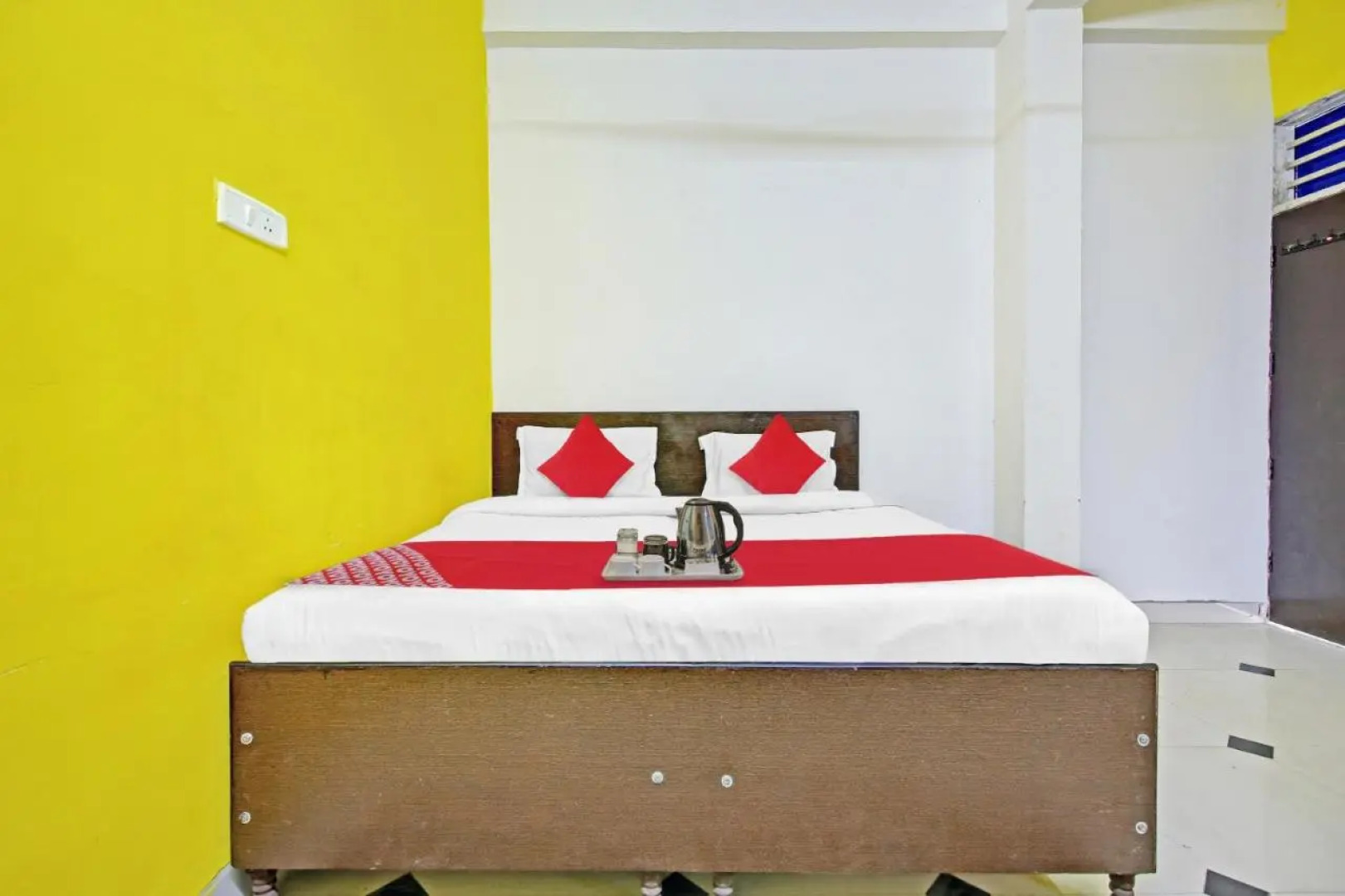OYO 82775 Radhe Hotel