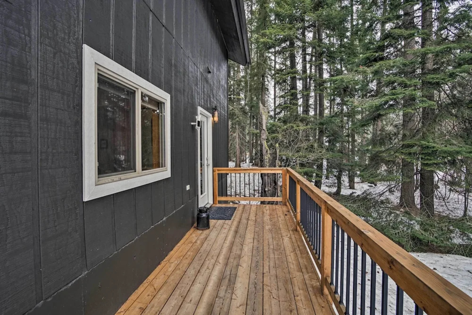 Modern Cabin - 2 Mi to Speelyi Beach!