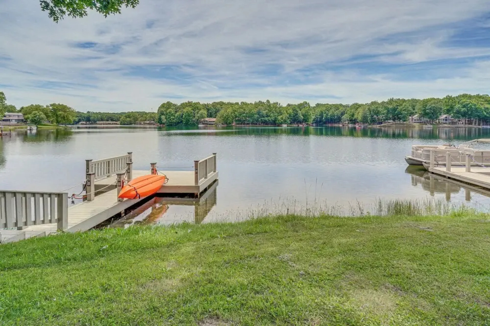Lakefront Crossville Condo - Fish, Boat & Golf!