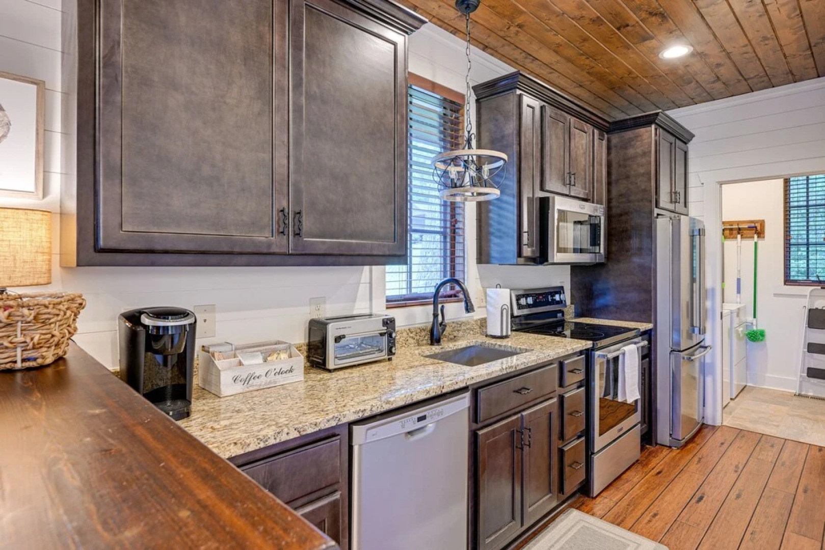 Modern-rustic Glenville Cabin: Golf, Hike + Unwind