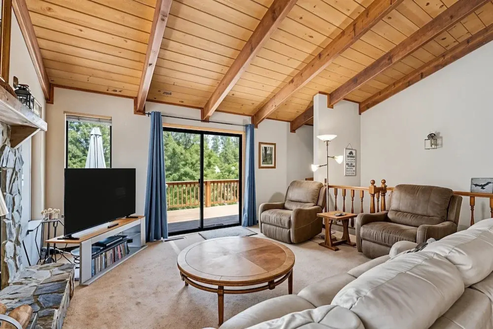 The Big Easy - Lakefront Only 1 mile to Popular Marina Beach! by Yosemite Region Resorts