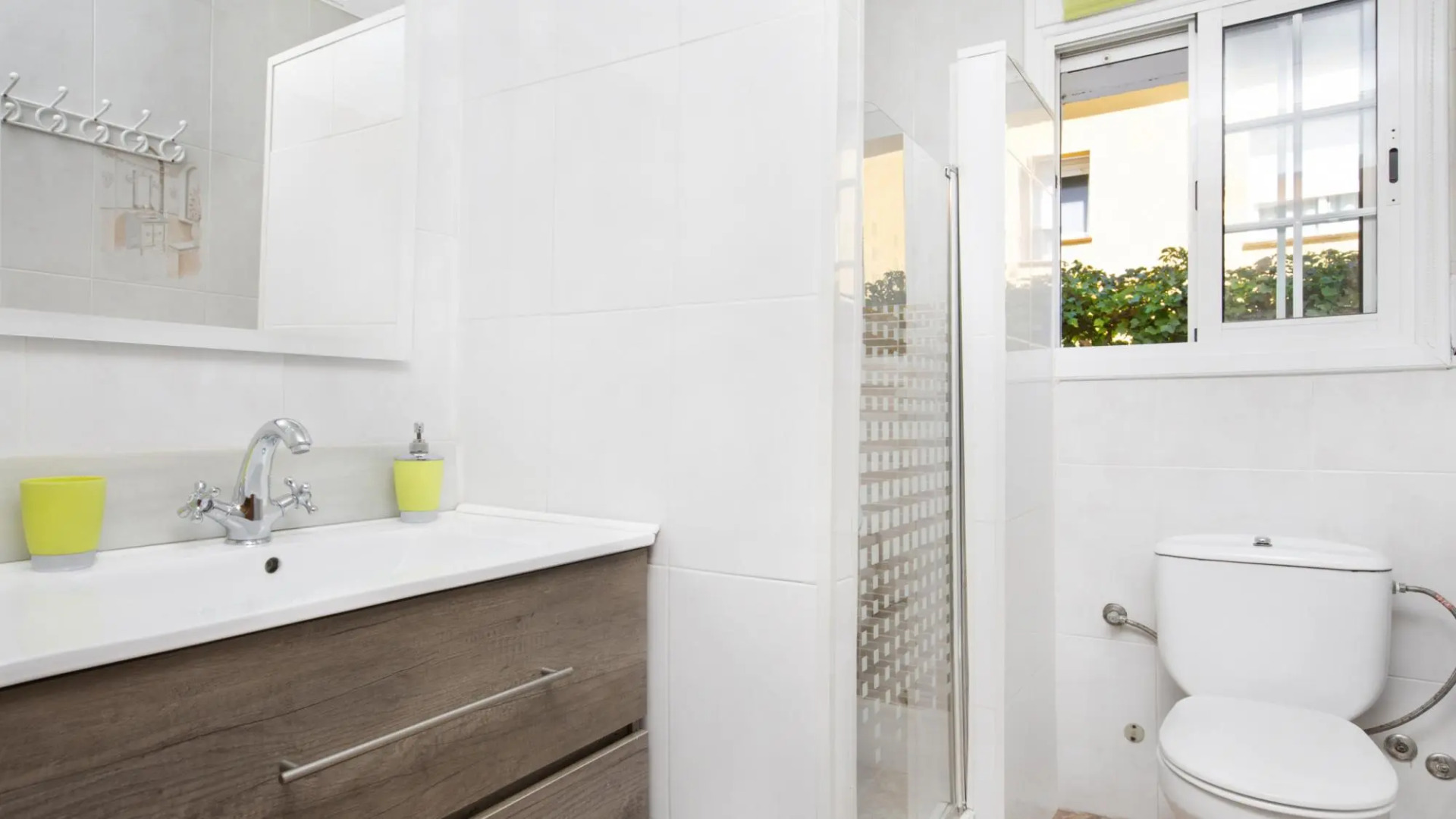 Montse in Tordera with 4 bedrooms and 2 bathrooms