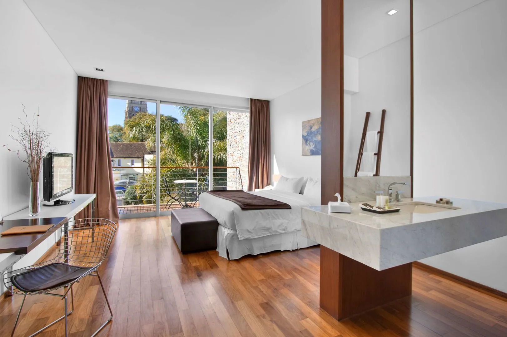 San Isidro Plaza Hotel