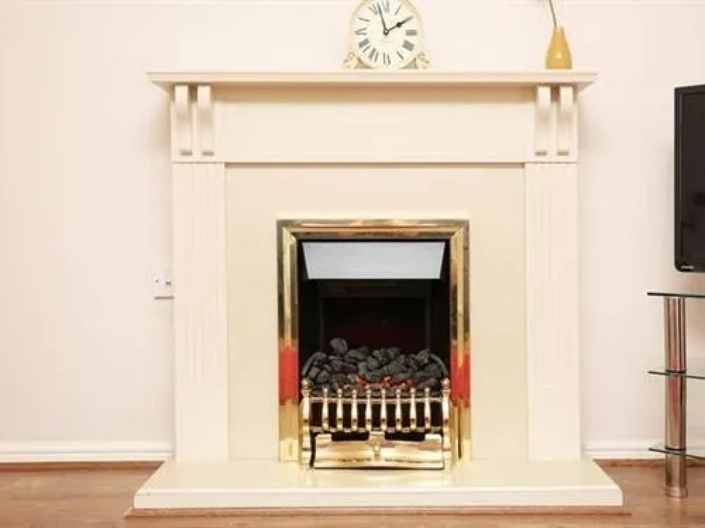 Quiet Riverside Apartment