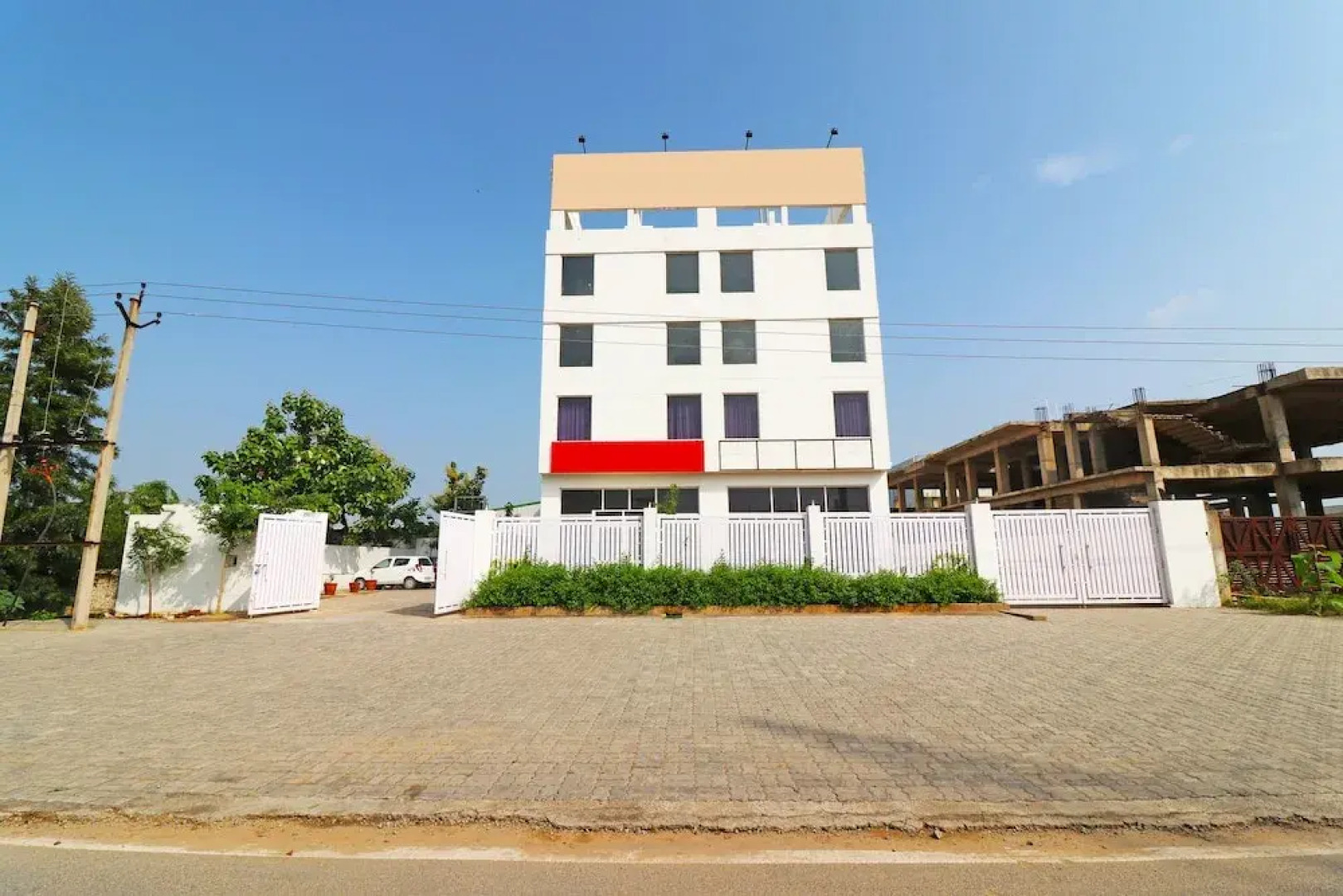 Capital O 18443 Hotel Nano