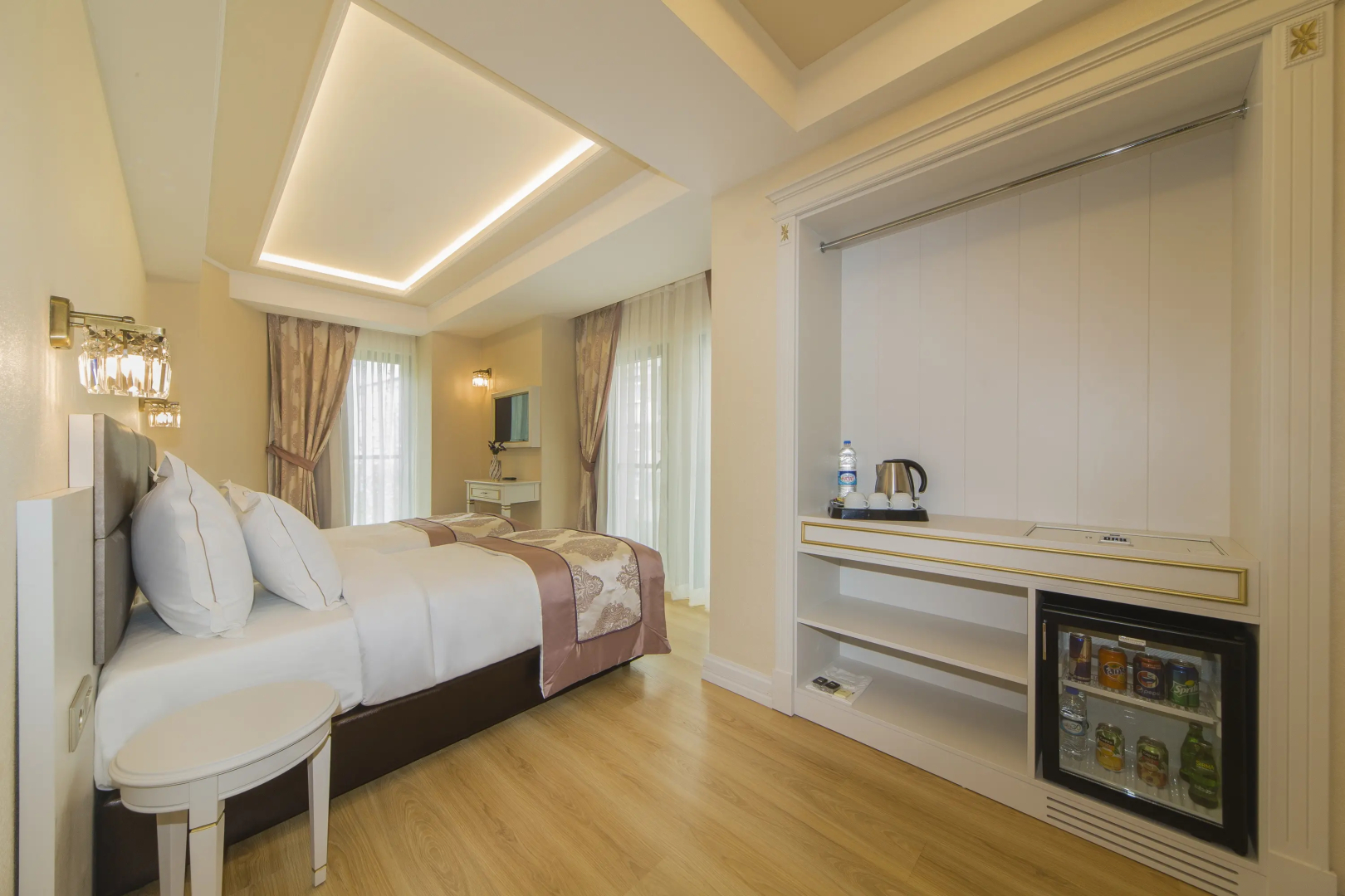 Grand Naki Hotel