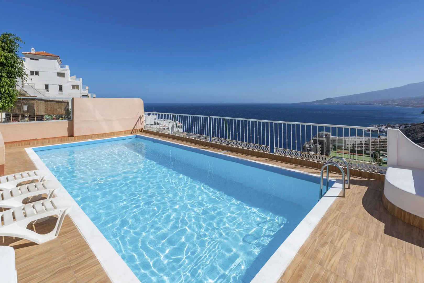 Home2Book Panoramic Sea Views Loft, Wifi