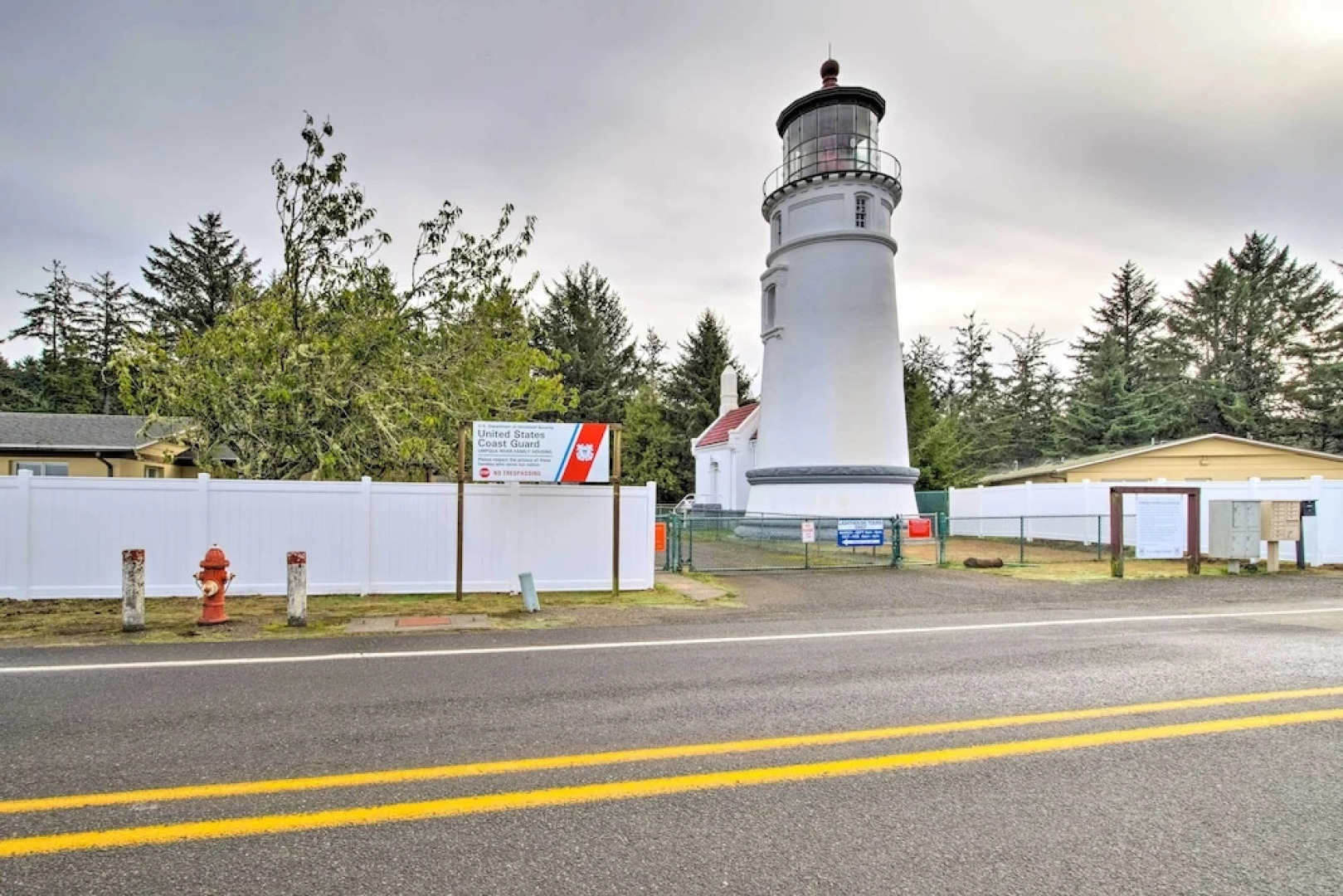 Winchester Bay Apt Near Dunes & State Parks!