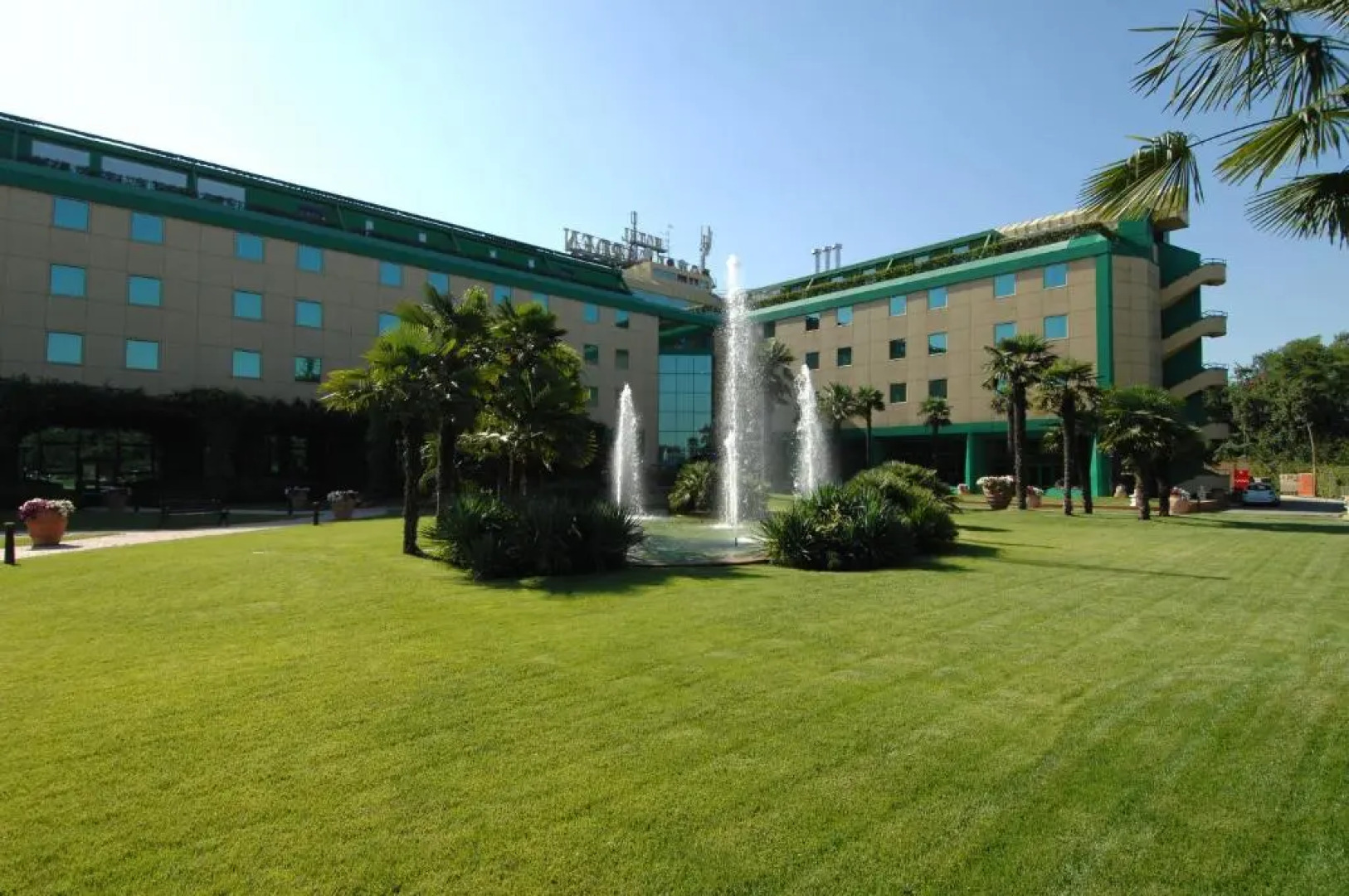 Отель Royal Garden