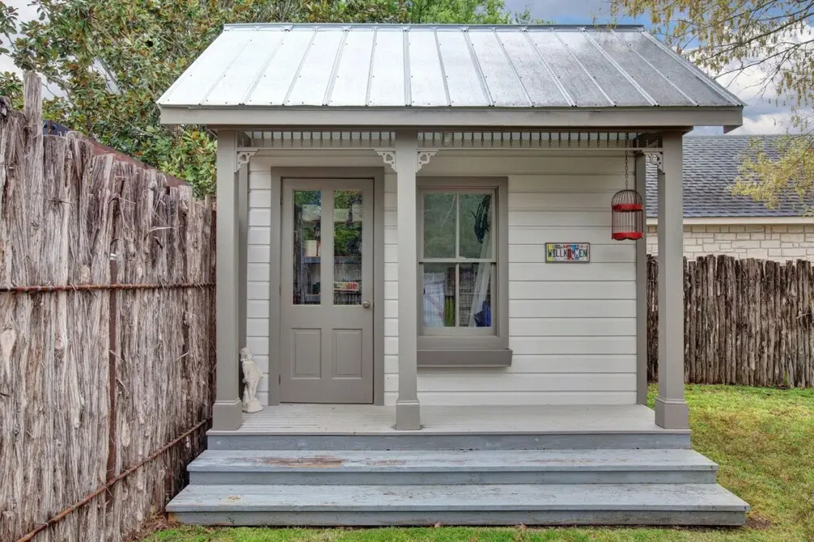 Luxury&location! 1 Blk to Main St W/hottub&firepit