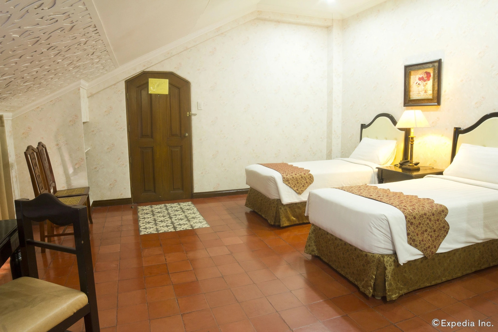 White Knight Hotel Intramuros