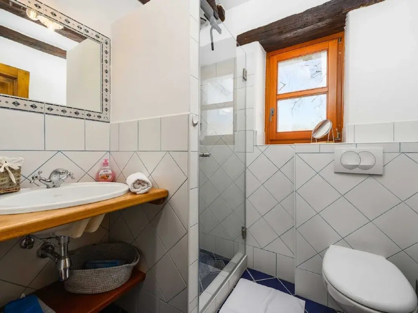 Beautiful Stone Villa in Tinjan With Swimming Pool