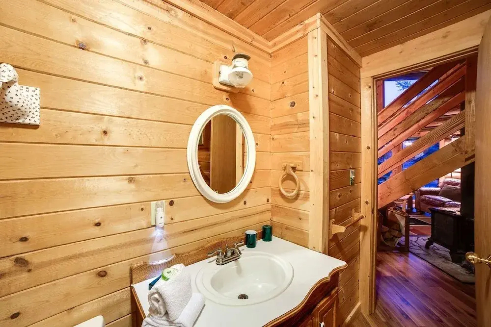 97mf - Lakeside - Dock - Bbq - Pets Ok - Sleeps 6 3 Bedroom Home by RedAwning